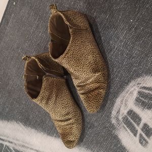 Old Navy Olive Cheetah bootie faux suede zip
